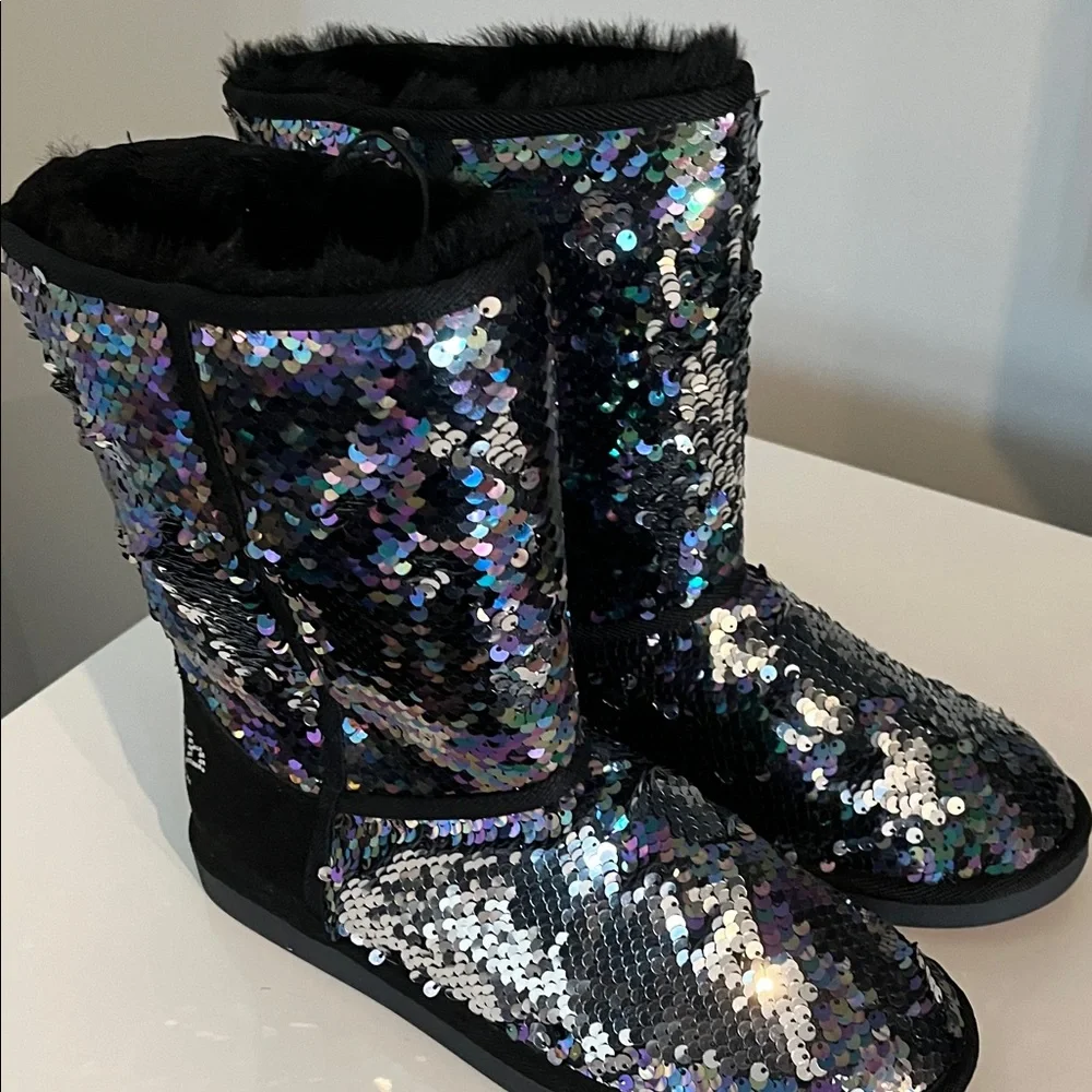 Juicy Couture Black‎ and Silver Sequin Winter Boots Size 8